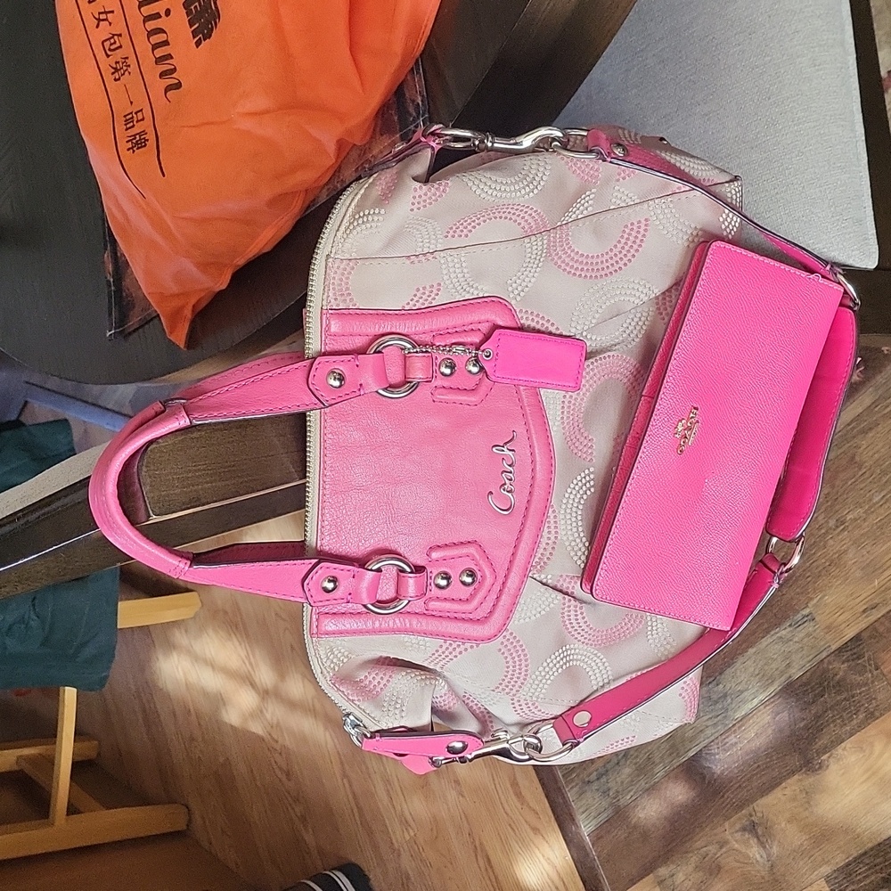 Coach Ashley dotted Op Art sateen satchel in khaki and hot pink with wallet - Picture 3 of 17
